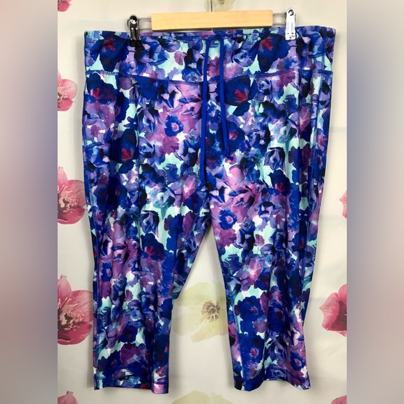 BOGO Danskin Now - size XXL - YOGA - Gym - Jog - Floral Capris - Blue, Green - Picture 1 of 4